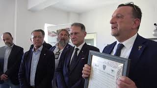 l-omaggio-da-castel-baronia-al-vice-ministro-edmondo-cirielli