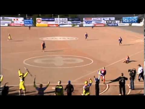 Joonas Eirola kotiuttaa kahvanäpyllä Marko Rasinkankaan