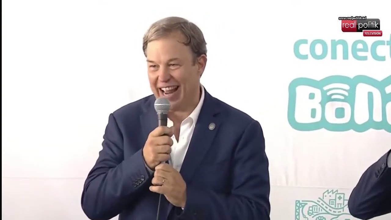 Kicillof entregó netbooks en Almirante Brown en el marco del programa Conectar Igualdad