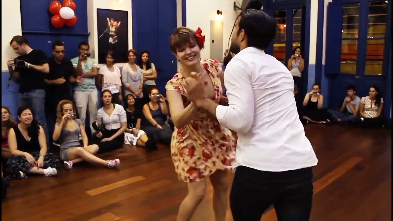 Video thumbnail for Виктор Королёв - Букет из белых роз в танце Sharon Davis&Juan Villafane