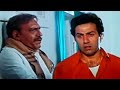 Sunny Deol's father was not being given a place in the hospital. Emotional scene of Ghatak movie