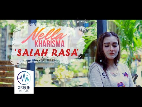 Nella sepertinya lagi galau karna di PHPin sm seseorang... siapakah pria itu????