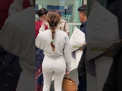 WTF 😒 look at her ass 🍑🥵 #viralshorts #viral #janhvikapoor #shorts