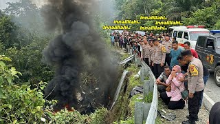 Download lagu Evacuation of a Truck with Brake Failure on an Extreme World Road mp3