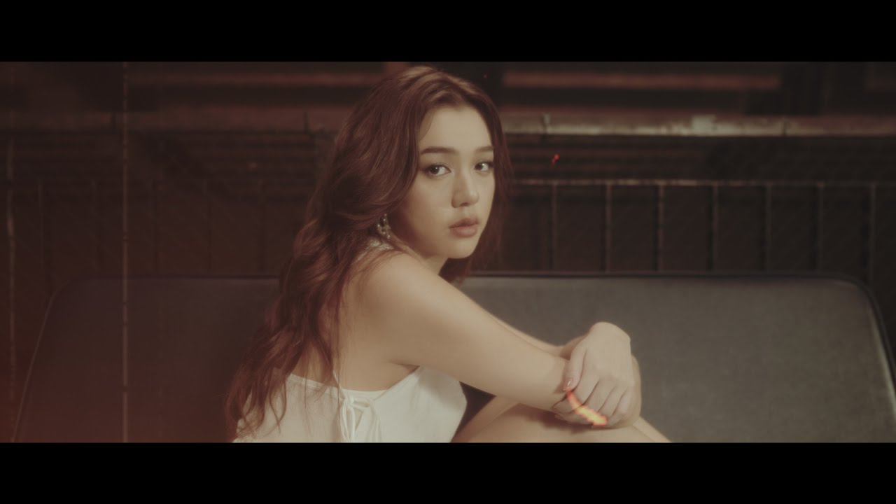 Lirik Lagu Burning Room - Gabriella Ekaputri: You Make Me Feel Like We're Something - Tribun Video
