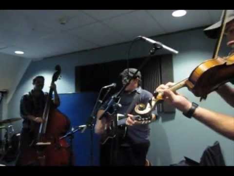 Chuck Ragan live @ CJLO - "Cut 'Em Down" (Sonics Session)
