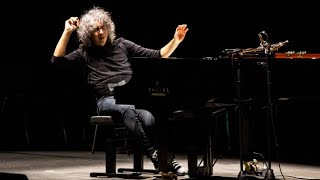 Giovanni Allevi torna all'Auditorium: «Dopo anni di sofferenza, festeggio con voi la gioia della ...