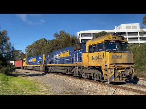 #NR44 & #NR90 lead 6MA5 through Keswick