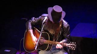 Cody Jinks performs &quot;Rock and Roll&quot;