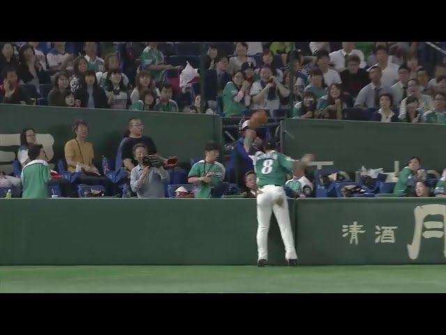 【6回表】ブワッと飛んでナイスキャッチ!! ファイターズ・近藤 スタンドギリギリでキャッチ!! 2016/5/11 F-Bs