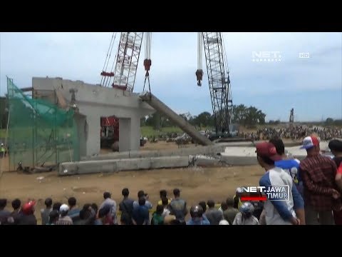 NET. JATIM - PROYEK JEMBATAN TOL AMBRUK, SATU PEKERJA TEWAS