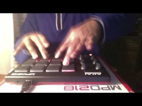 DELLAFYAH - MAN ITS A TRAP / Live Beats Performance -  (finger drumming)