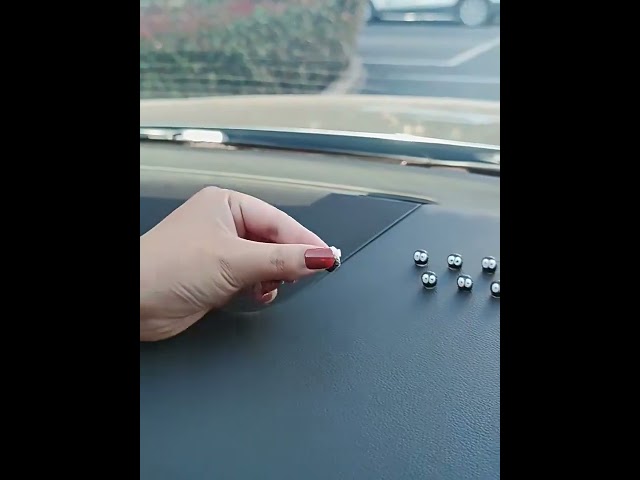 Vídeo relacionado con FENQURO 40 Accesorios de Coche de Hollín Sprite Lindo Interior Automotriz de Anime para Salpicadero de Coche Espejo Retrovisor y Salpicadero Decoración de Estudio Ghiibli Divertido Adorno