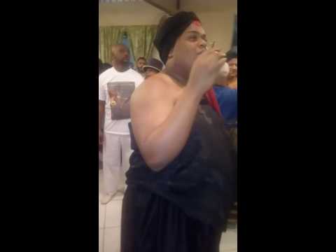 Dona Menina na festa de 7 Encruzilhada no Ile Ase Omo Ogun