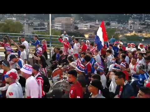 "La Ultra Fiel de Honduras. Final de Concacaf Caminata" Barra: La Ultra Fiel • Club: Club Deportivo Olimpia