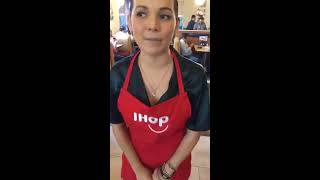 Karla Luna Apoyando en IHOP