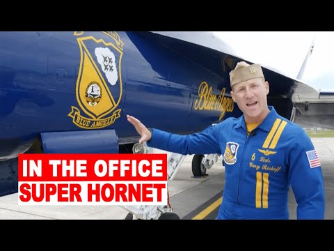 Take a close-up walk around of a Blue Angels F/A-18 Super Hornet! 🇺🇸⚓︎✈︎😲🇺🇸⚓︎✈︎😲🇺🇸🇺🇸🇺🇸