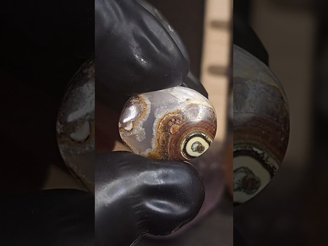 حجر عقيق داؤدي هيئة عين طبيعي