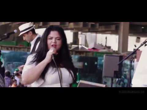 Vivien and the Headline YouTube-Vdeominiatur 17