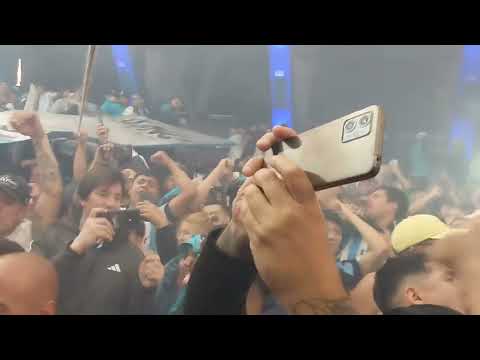 "Así fue Racing vs Flamengo Recibimiento" Barra: La Guardia Imperial &bull; Club: Racing Club