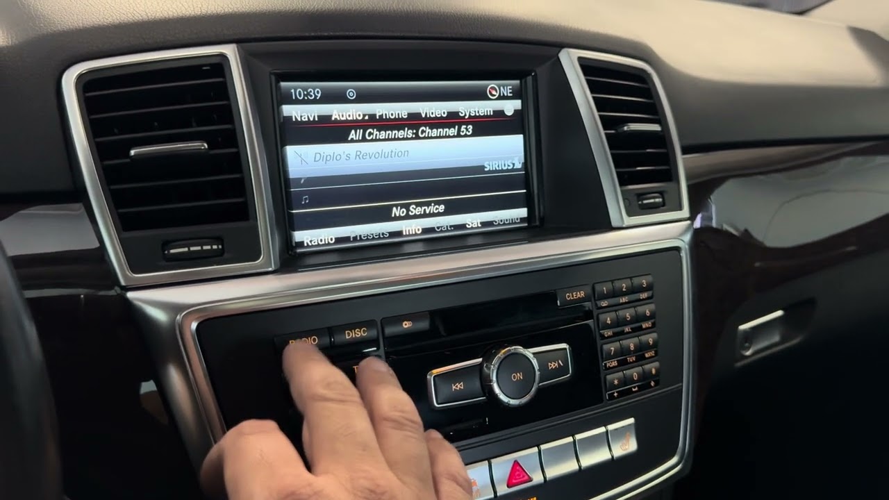 Palladium Silver 2013 Mercedes Benz ML350 Startup 03092025