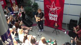 Ed Sheeran performs &quot;No Diggity - Thrift Shop&quot; live and unplugged - June 26, 2013
