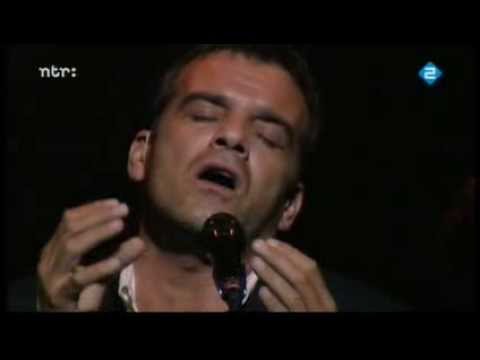 Jeroen Willems sings Jacques Brel, concert fragment part 1.