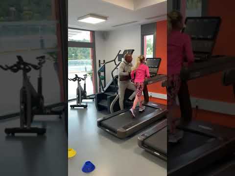 Warm up before tennis with Gerald Cordemy