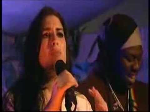 Amy Winehouse-Stronger than me live