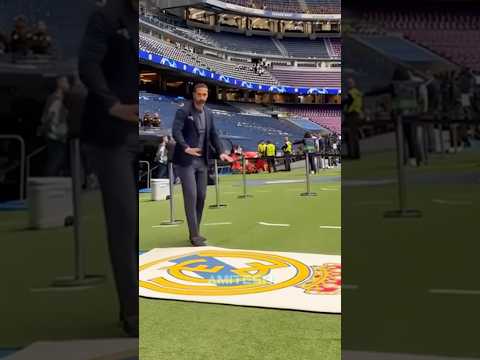 Почему футболисты не наступают на логотипы? #амитеш #футбол #спорт