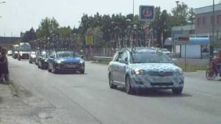 preview picture of video 'Giro d'Italia 2009. 2° Tappa, passaggio sulla S.S. 14 all'altezza di Cervignano del Friuli'