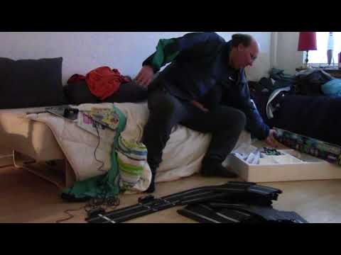 MongoTV_903  - Del 2 - Min Første Scalextric Racerbane -John Forsøger At Samle Den