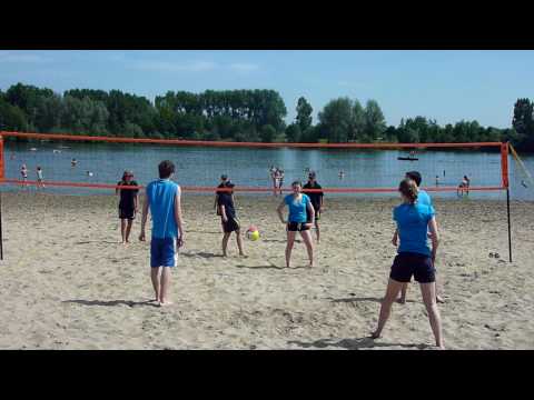 Joppie beach crew, mooi mid aanval.