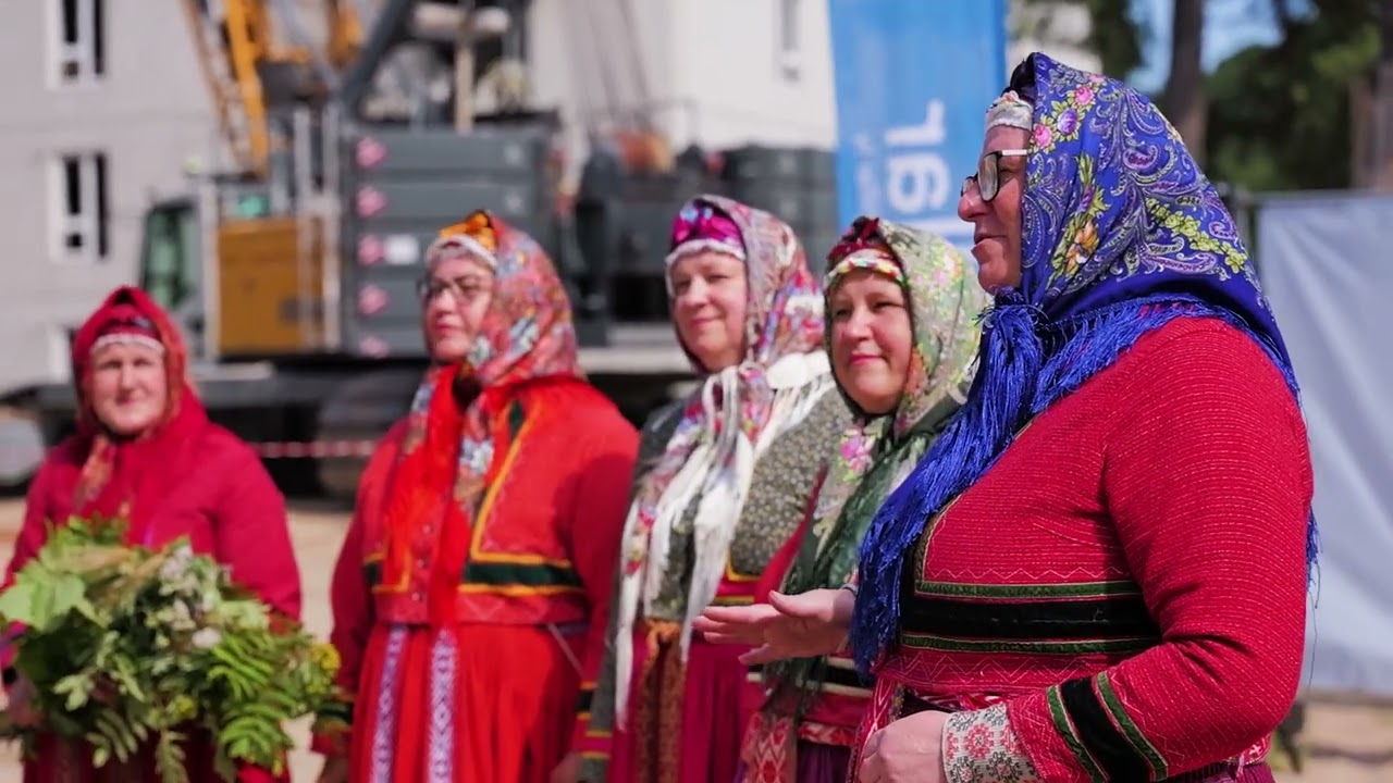 Nosvinēti jauno daudzdzīvokļu māju Saules ielā 122 spāru svētki