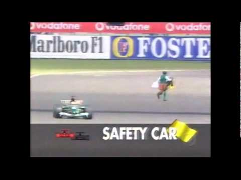 Padre Irlandês invade a pista- GP da Inglaterra 2003