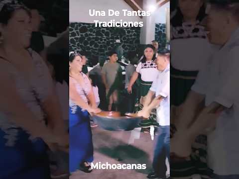 Quebran Cazuelas-Boda en Michoacán #tradiciones #michoacán #bodas #mexico #pueblomagico #viral