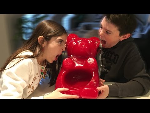 EATING THE WORLD'S LARGEST GUMMY BEAR FOR DINNER!