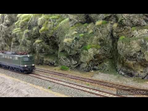 Modelleisenbahn HO Panzerzug Güterzug durch Günthersbronn
