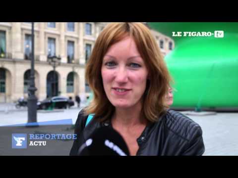 Arbre ou sextoy? Une oeuvre surprenante sur la place Vendôme