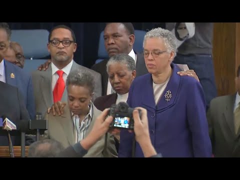 Lightfoot pledges to work with opponent in Chicago