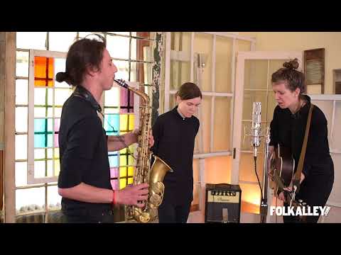 Folk Alley Sessions: Anna & Elizabeth - "Black Eyed Susan"