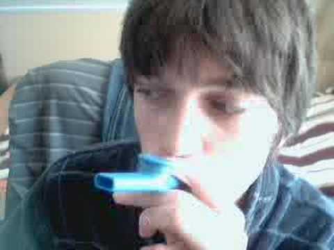 Re: manualist plays the entertainer on his hands!