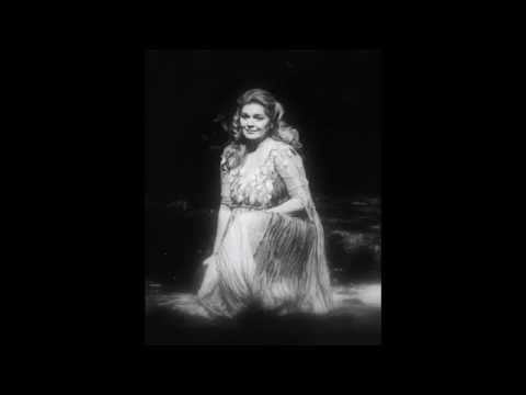 Gabriela Beňačková - RUSALKA in MET 1993 - Song to the Moon (Měsíčku na nebi hlubokém)
