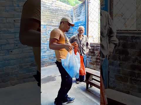 Llevando vendicion a don Luis Tovar en el cerro El Tigre, Santiago de Maria, Usulután, El Salvador