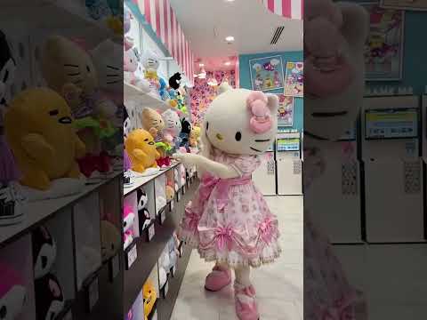 Check out the new #BuildABear Workshop with #HelloKitty and Friends! 🧸🎀 #shorts #sanrio