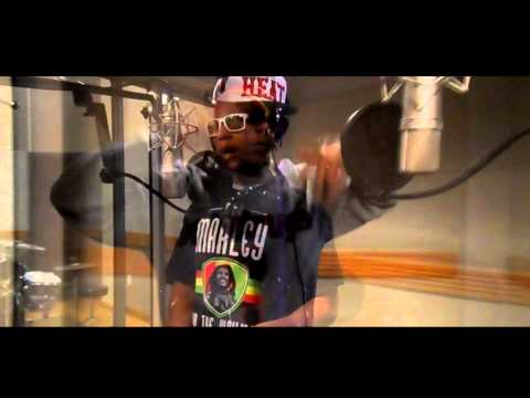 JAH DOLLA Ft GOLDMOUTH- GRIND ON ME// {OFFICIAL VIDEO}PATCHWERK studio performance