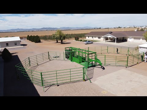Portable corral with chute #livestock #corral #chutes #goosenecktrailer