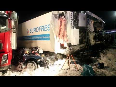 Tödlicher Unfall auf dem Rastplatz Theißtal - LKW kracht in mehrere stehende LKW und PKW