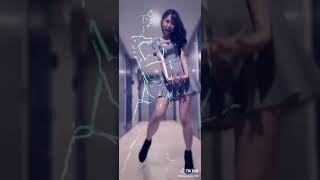 そそる腰つきダンス