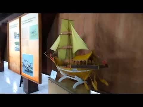 Museu Marítimo de Jacarta, 1º andar Muitos navios históricos em exibição #jakarta #indonesia #jakartatimur #Jakarta #Indonesia #museum #museumbahari